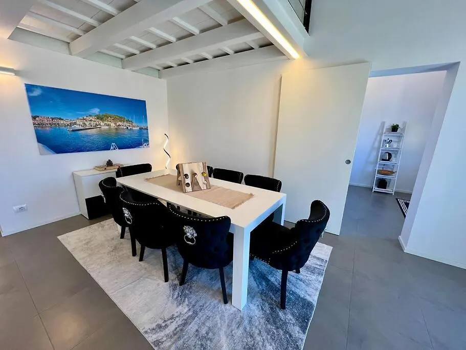 Appartement Luxury Seafront Penthouse à Porto Azzurro Italie