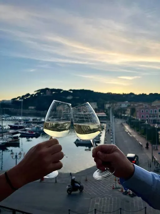 Appartement Luxury Seafront Penthouse à Porto Azzurro
