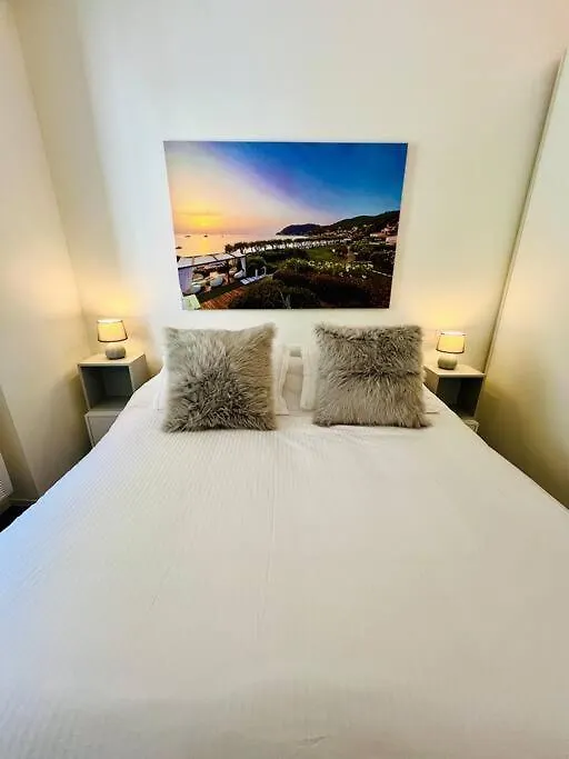 公寓 阿祖罗港Luxury Seafront Penthouse公寓
