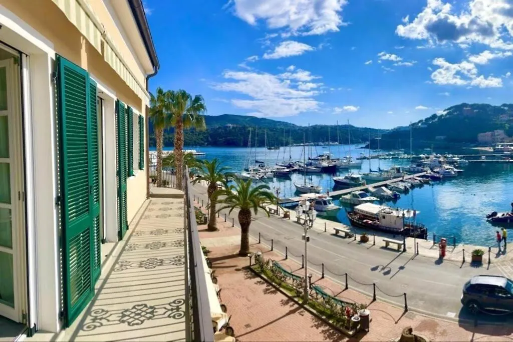 Luxury Seafront Penthouse location